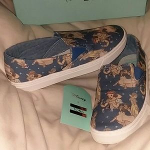 NWB Youth Girls Disney TOMS Snow White Shoes 6 Can